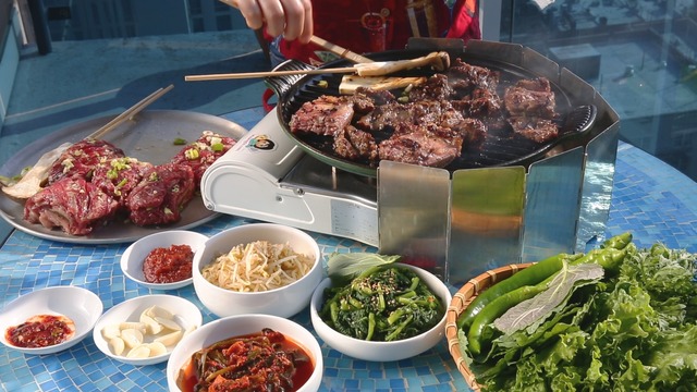 Korean Galbi BBQ: Grilled Beef Short Ribs (갈비구이)