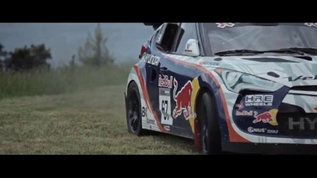 Одним ударом – По полям для гольфа на раллийном Hyundai Veloster