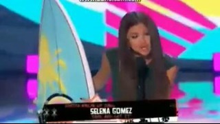 Selena Gomez Wins Teen Choice Awards 2013