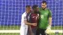 Игрок Сальвадора зачем-то скрутил сосок Жози Алтидору