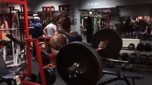 Hold Strong (Bodybuilding Motivation)