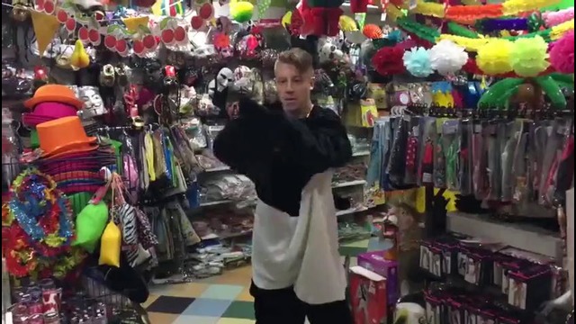 Macklemore & Ryan Lewis – Brad Pitt’s Cousin (feat. XP) (Official Video 2016!)