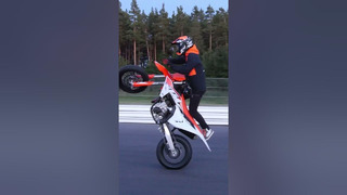 Longest no-hands motorcycle wheelie – 918.24 metres (3012.59 ft) by Elliot Gröndahl