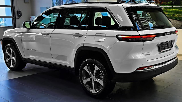 Jeep Grand Cherokee (2024) – impressive Mid-Size SUV