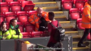 Балотелли показал неприличный жест болельщикам «Манчестер Юнайтед»