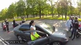 Жесткая драка на дороге – девушка пассажирка в шоке (смотреть до конца)