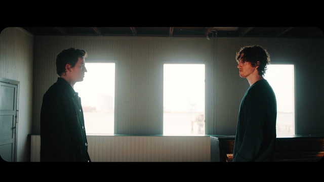 Picture This & Dean Lewis – Middle of Love (Music Video)