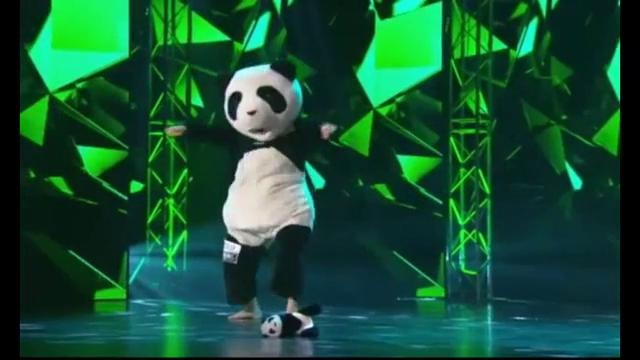 Панда танцует видео. Танцы на ТНТ Панда. Танец панды. Панда танцует. Шоу танцы Панда танцует.