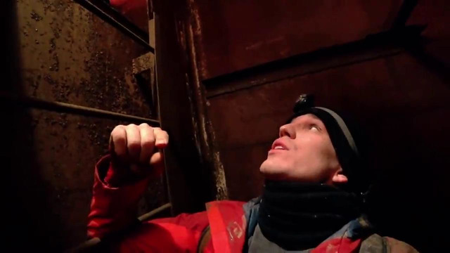 Пробрались в секретный заброшенный бункер – 10 этажей под землей – сталкеры