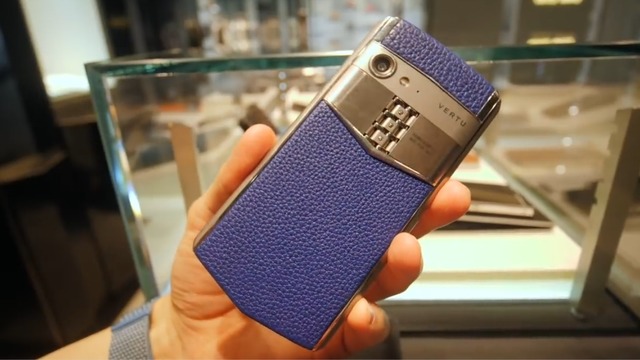 Смартфон за миллион — смотрим Vertu Aster P