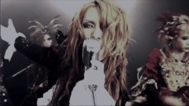 Versailles – The Revenant Choir