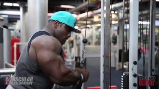 Akim Williams Trains Quads and Triceps 9 Days Out from the Chicago Pro