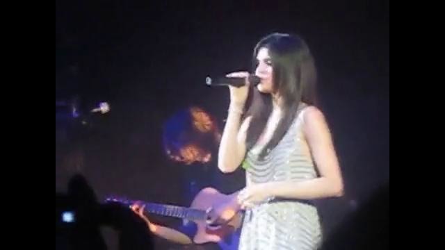 Selena Gomez – Naturally Acoustic Version in London