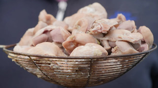 Съедают все! Куриные желудки в казане по Узбекски