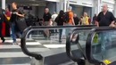 Очень странный погрузчик багажа