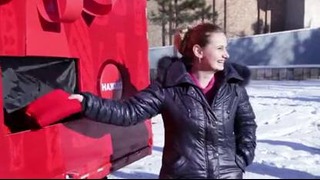По Ташкенту начал ездить «волшебный» грузовик счастья Coca-Cola