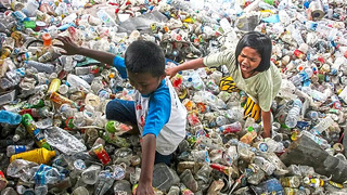 Как люди зарабатывают на мусоре в Индии | Мировые отходы – в доходы