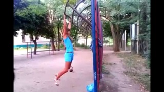 Девушка установила мировой рекорд по подтягиваниям