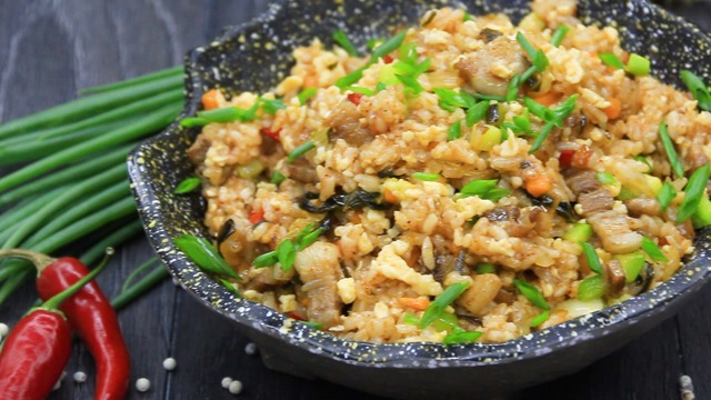 Kimchi bokkeum bap (김치 볶음밥)