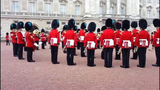 Охрана королевы Великобритании исполняет трек из «Игры престолов»