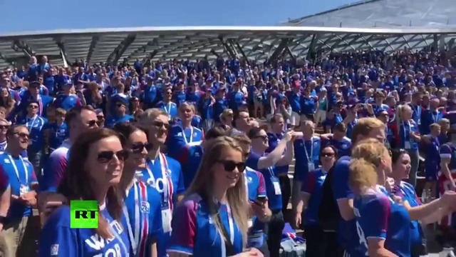 Болельщики сборной Исландии поют в парке «Зарядье» в преддверии матча с Аргентиной