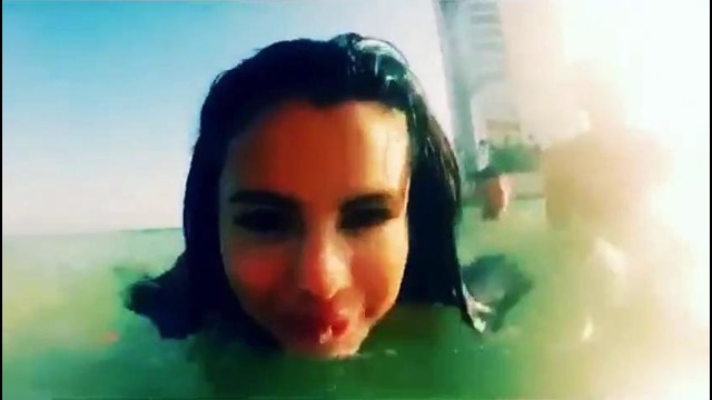 Selena Gomez Bikini In Dubai Instagram Video (4th January, 2015)