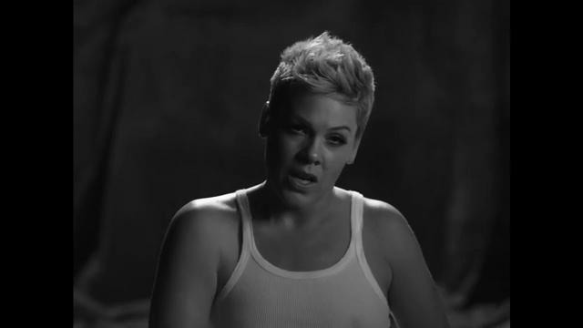 P! nk – Wild Hearts Can’t Be Broken (Official Video)