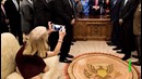 Этот неловкий момент. Как Дональд Трамп провел первые 100 дней