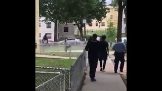 Парень ловко убегает от полиции