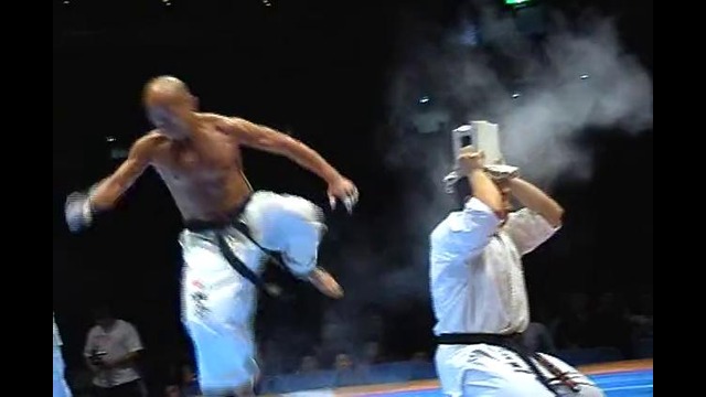 Мастер карате на чемпионате мира по Шинкёкушинкаи карате