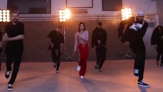 F(x) Victoria Song – Roof On Fire (Dance Ver)