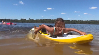 Австралийских детей обучают спасению на воде