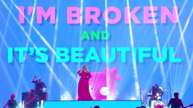 Kelly Clarkson – Broken & Beautiful | Billboard Music Awards 2019