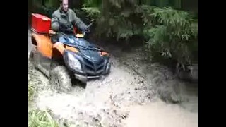 Квадроцикл в грязи