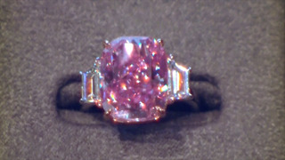 Более $35 млн могут выручить на торгах за бриллиант «Вечный розовый»