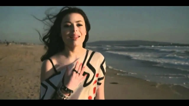 Miranda Cosgrove – Kissin’ U (Official Music Video)