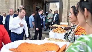 Dmitriy Medvedev Xivadagi tarixiy obidalarni tomosha qildi