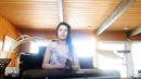1 девушка, 11 музыкальных инструментов