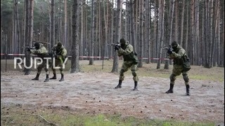 Россия-Спецназ демонстрирует боевые навыки, чтобы отметить профессиональный праздник