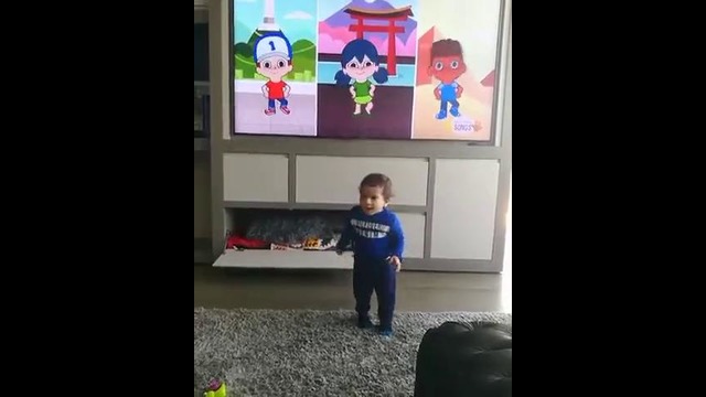 Лео Месси выложил в инстаграме видео с танцами своего младшего сына