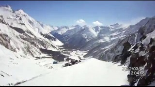 Экстремальный спуск с гор на лыжах