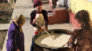 Главное блюдо Навруза! Как варят сумаляк в Узбекистане. Узбекистан