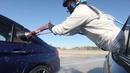 BMW показала дозаправку автомобиля в управляемом заносе