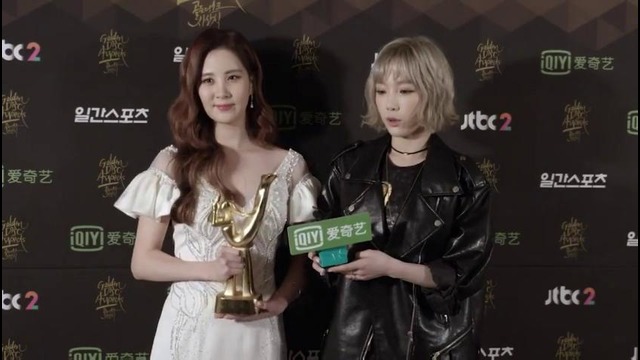 TaeYeon & SeoHyun – Backstage Interview (30th Golden Disk Awards)