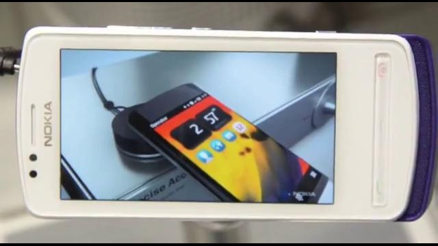 Неанонсированный смартфон Nokia 801 на видео