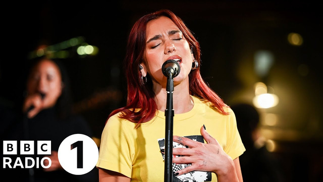 Dua Lipa – Sunshine in the Radio 1 Live Lounge