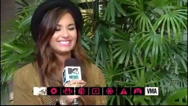 Demi Lovato Talking About Selena Gomez VMAs 2011