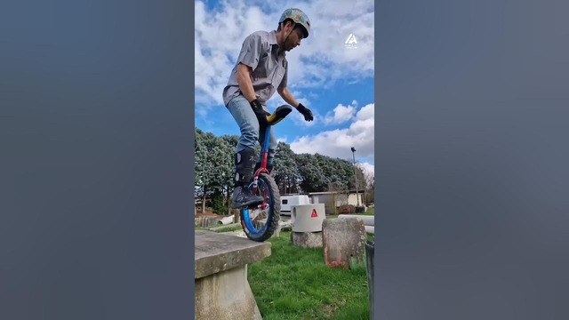 A mind-bending performance in the park by @mael unicyclist
