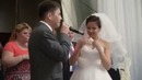 Брат поет сестре песню на ее свадьбе