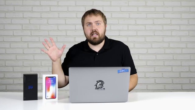 Samsung троллит Apple: Galaxy vs. iPhone